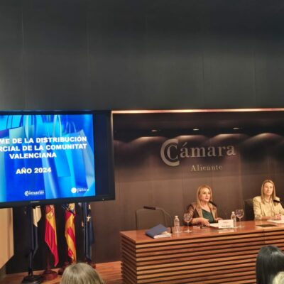 514a3241-1d94-41d4-a0be-93e07118fdd9-1024x768 Dña. Nuria Montes, consellera de Innovación, Industria, Comercio y Turismo y Dña. Lidia López, concejala de Comercio del Ayuntamiento de Alicante, en la inauguración del acto